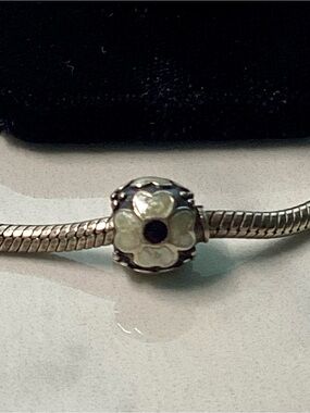 💋 Pandora Silver Flower Enamel Bracelet Charm - White